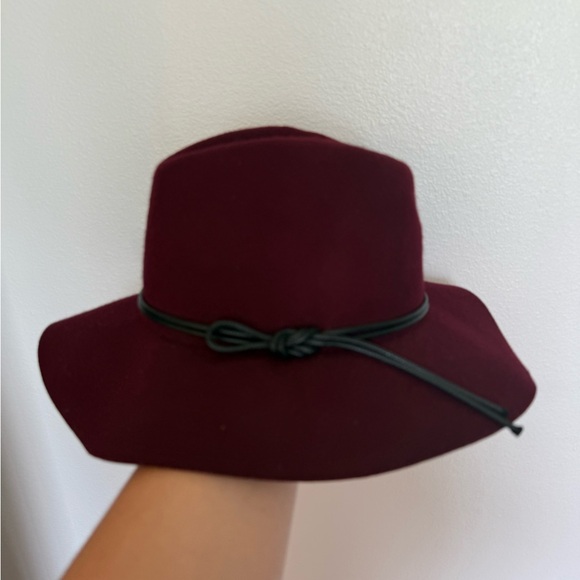 Chic Maroon Wool Women's Hat with Black Band Boho Artsy Western Wear - Picture 1 of 6
